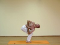 Yoga asana: 014-Parivritta Utkatasana A