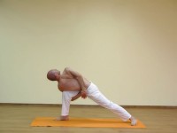 Yoga asana: 030-Parivritta Parshvakonasana C