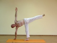 Yoga asana: 068-Ardha Chandrasana