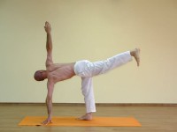 Yoga asana: 069-Parivritta Chandrasana