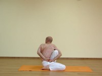 Yoga asana: 152-Marichyasana F