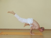Yoga asana: 165-Eka Pada Bakasana A